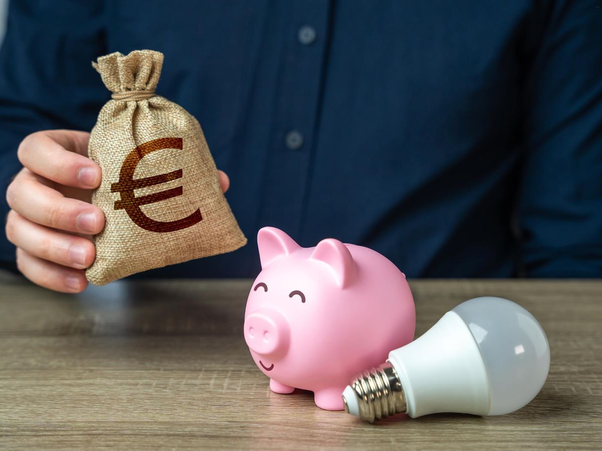 Praktyczne porady dotyczące oszczędzania energii w domu i biurze – jak zmniejszyć rachunki i dbać o środowisko